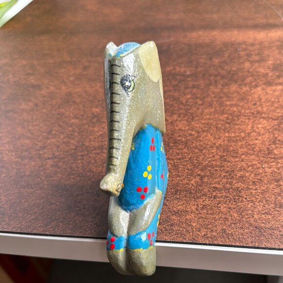 Hand Carved & Painted Wooden Shelf Sitter Elephant Figurine Signed By Artist 5.5 - Picture 11 of 12